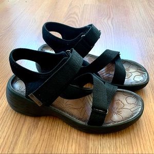 RARE BZees Jive Sport Black Sandal 7.5